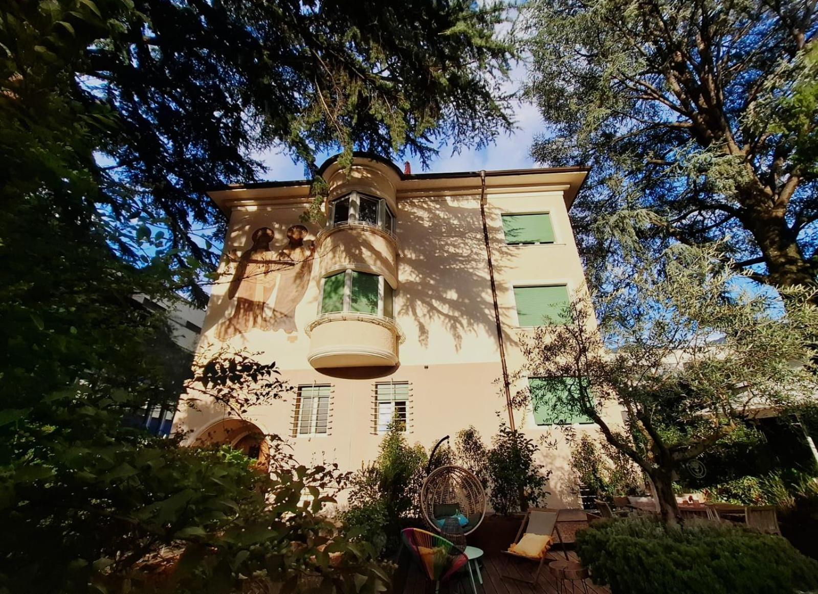 Apartment Wildflower In Privatvilla Im Herzen Merans エクステリア 写真